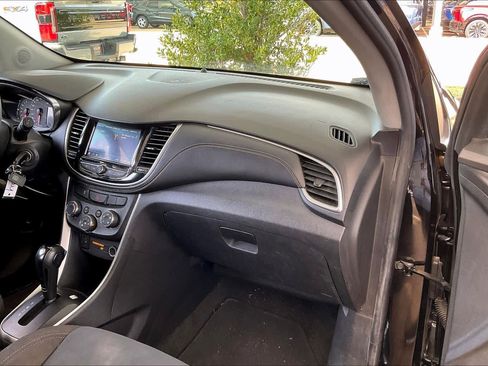 Used 2020 Chevrolet Trax LS w/ Tint and Cruise Package image 18