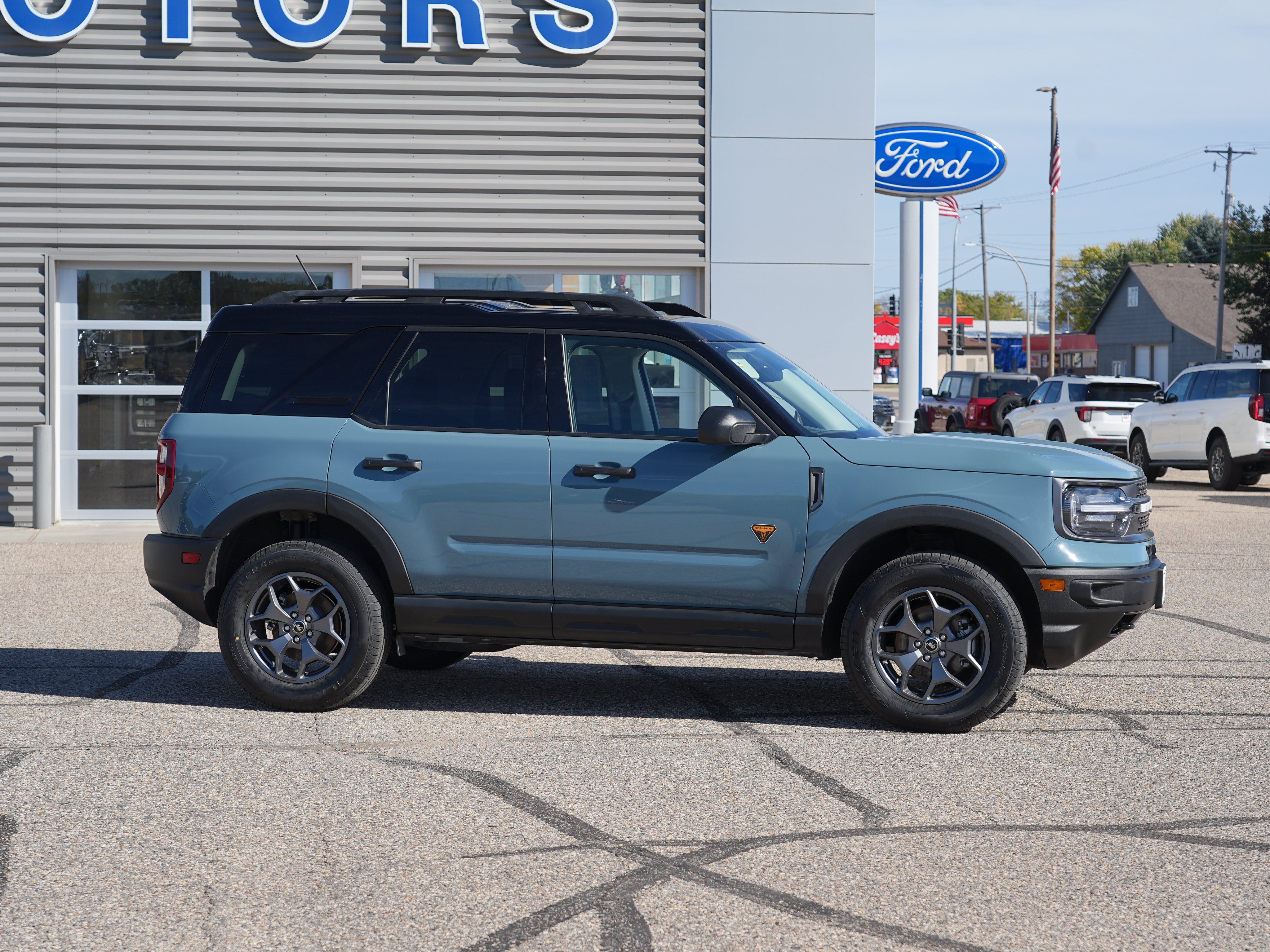 Used 2023 Ford Bronco Sport Badlands AWD/4WD image 2