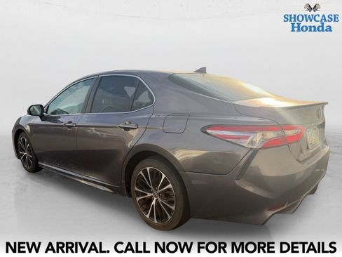 Used 2019 Toyota Camry SE w/ Carpet Mat Package FWD image 4