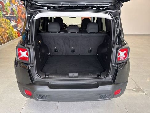 Used 2023 Jeep Renegade Latitude image 44