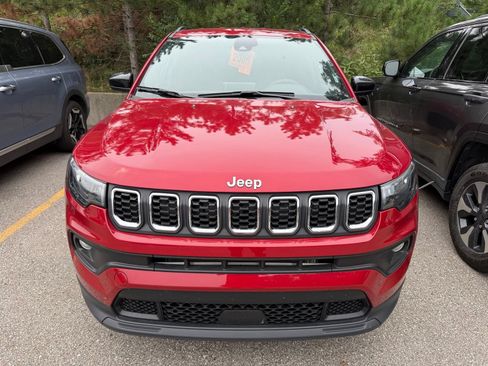 Used 2025 Jeep Compass Latitude AWD/4WD image 6