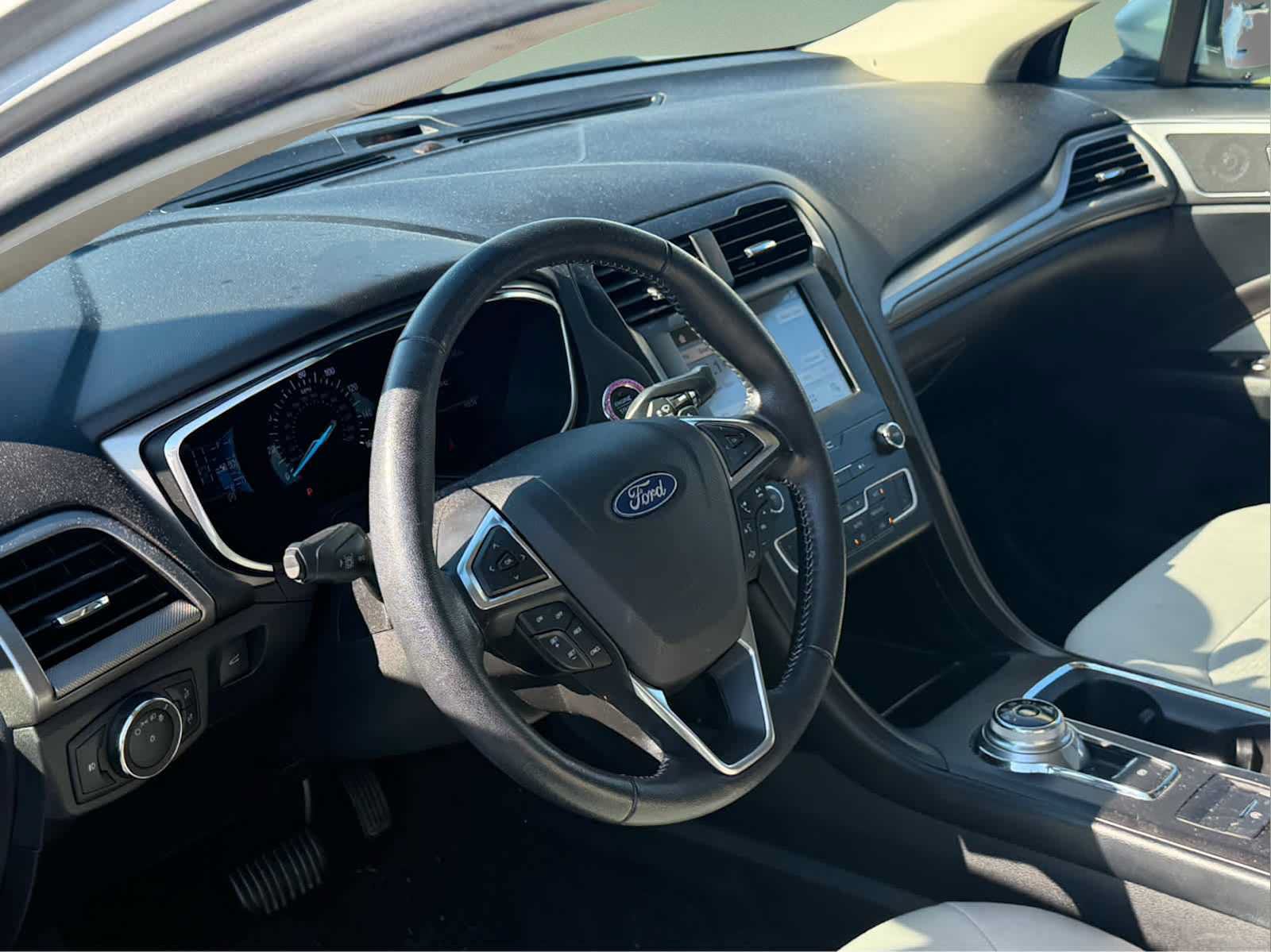 Used 2019 Ford Fusion SE w/ Equipment Group 151A FWD image 16