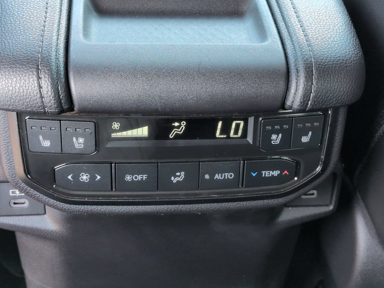 Used 2024 Toyota Grand Highlander AWD image 15