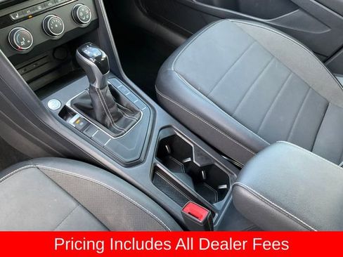 Used 2022 Volkswagen Taos SE FWD image 15