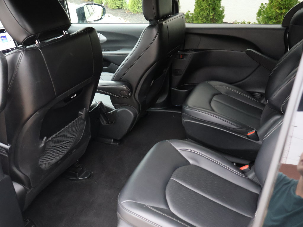 Used 2024 Chrysler Pacifica Limited FWD image 12