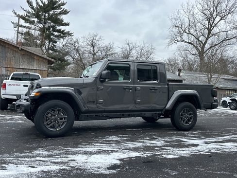 New 2026 Jeep Gladiator Sport image 24