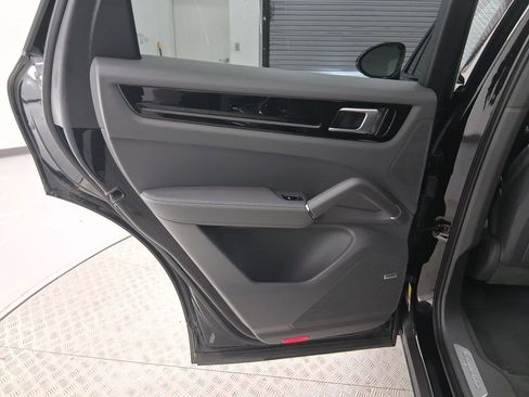 Used 2021 Porsche Cayenne image 29