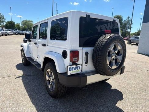 Used 2017 Jeep Wrangler Unlimited Sahara w/ Connectivity Group AWD/4WD image 3
