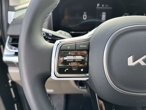 New 2026 Kia Carnival FWD image 11