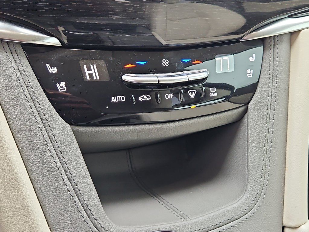 Used 2020 Cadillac XT6 Premium Luxury FWD image 18
