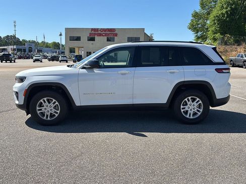 Used 2023 Jeep Grand Cherokee Laredo image 5