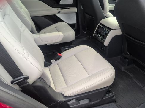 Used 2025 Lincoln Aviator Reserve w/ Equipment Group 201A AWD/4WD image 19