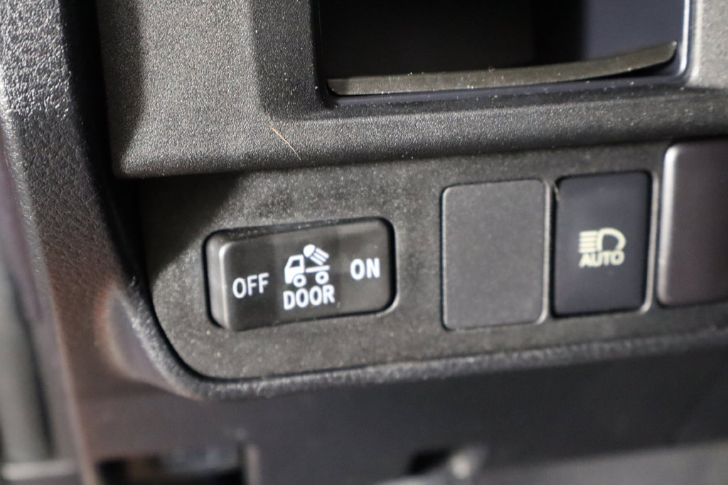 Used 2018 Toyota Tacoma SR5 RWD image 14