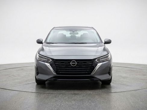 Used 2025 Nissan Sentra SV image 2