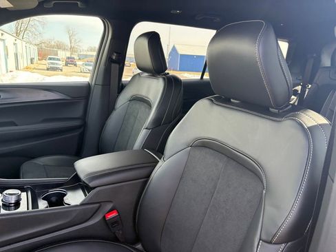 New 2025 Jeep Grand Cherokee L Laredo AWD/4WD image 10