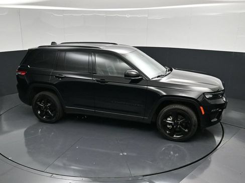 Used 2023 Jeep Grand Cherokee Limited w/ Black Appearance Package AWD/4WD image 52