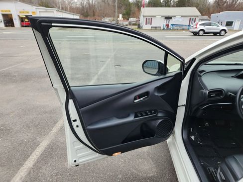 Used 2019 Toyota Prius Prime Premium w/ Carpet Mat Package image 21