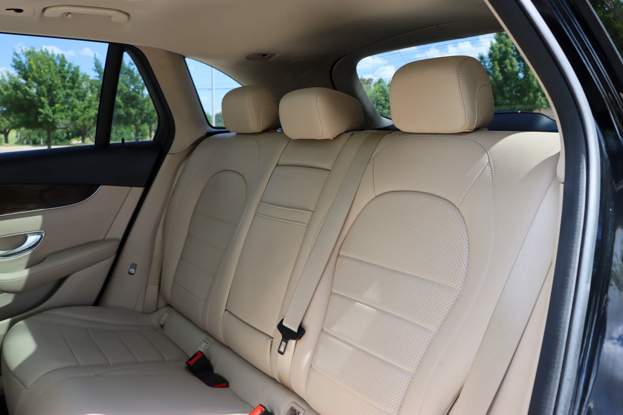 Used 2018 Mercedes-Benz GLC 300 4MATIC w/ Multimedia Package image 17