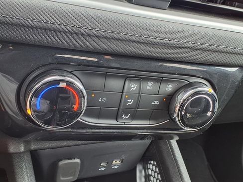 Used 2025 Chevrolet TrailBlazer LT AWD/4WD image 9