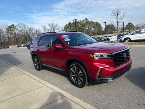 Certified 2025 Honda Pilot Touring image 6