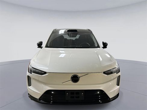 Used 2025 Volvo EX90 Plus image 2