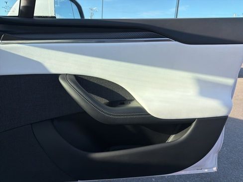 Used 2021 Tesla Model S Plaid image 8