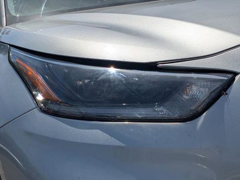Used 2021 Toyota Highlander XLE FWD image 9