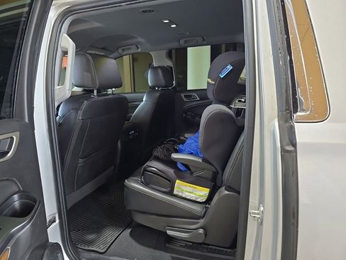 Used 2020 GMC Yukon XL Denali RWD image 5