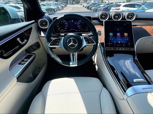 Used 2026 Mercedes-Benz GLC 300 4MATIC image 4