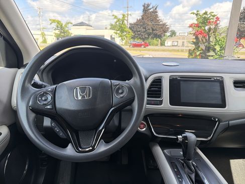 Used 2017 Honda HR-V EX image 11