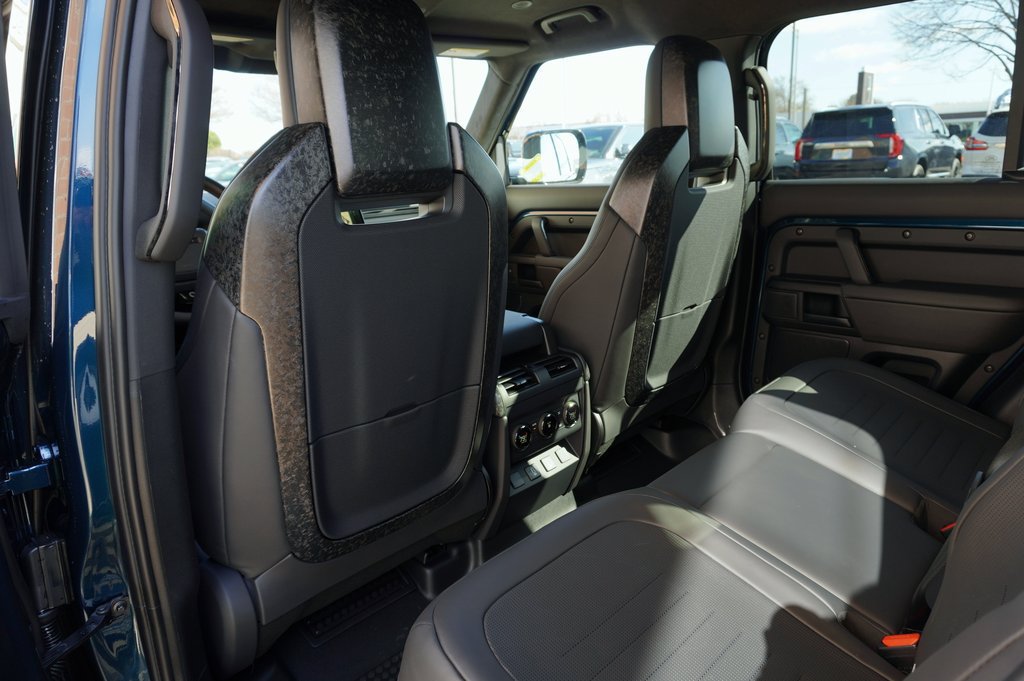 New 2026 Land Rover Defender 110 OCTA AWD/4WD image 31