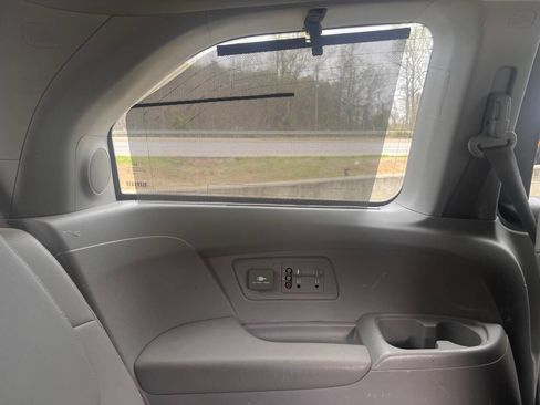 Used 2016 Honda Odyssey Touring Elite image 32