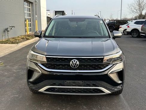 Used 2022 Volkswagen Taos SE image 2