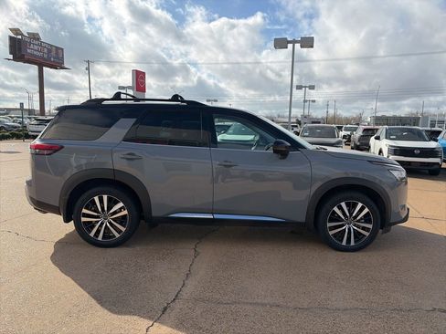 Certified 2024 Nissan Pathfinder Platinum image 5