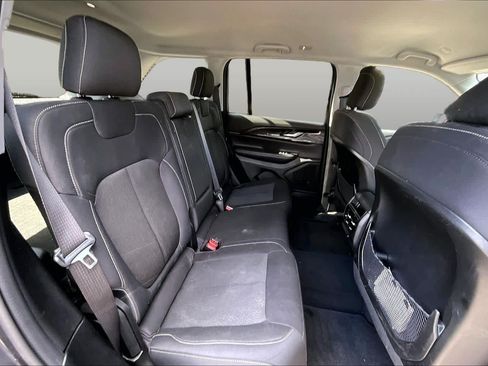 Used 2023 Jeep Grand Cherokee Laredo RWD image 20