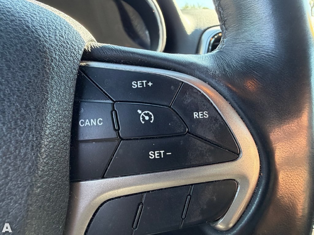 Used 2018 Jeep Grand Cherokee Limited AWD/4WD image 10