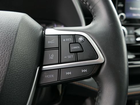 Used 2022 Toyota Highlander Bronze Edition image 16