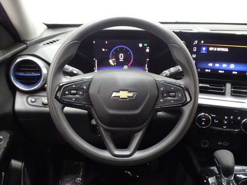 Used 2024 Chevrolet Trax LT FWD image 22