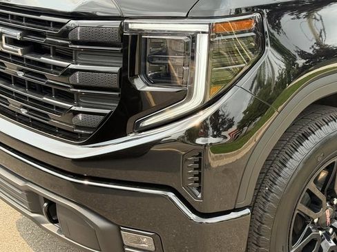 Used 2023 GMC Sierra 1500 Elevation w/ LPO, Elevation Black Package AWD/4WD image 25