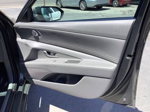 Used 2025 Hyundai Elantra SEL FWD image 31