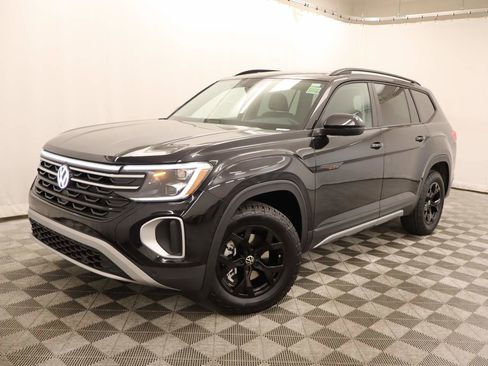 New 2026 Volkswagen Atlas Peak Edition AWD/4WD image 1