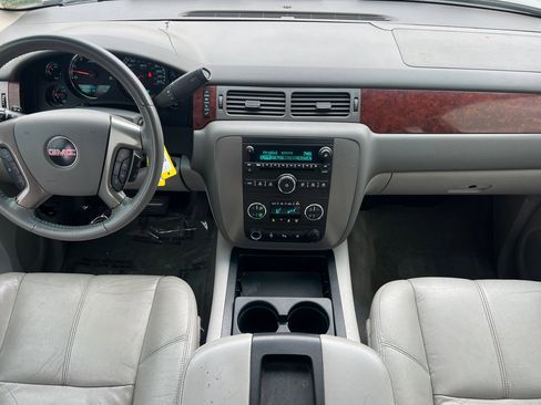 Used 2010 GMC Yukon XL SLT w/ SLT-2 Equipment Package image 10