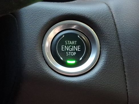 Certified 2021 GMC Yukon SLT w/ SLT Luxury Plus Package AWD/4WD image 26