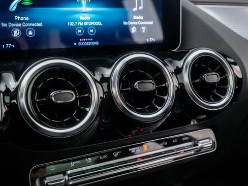 Used 2021 Mercedes-Benz GLA 250 4MATIC image 25