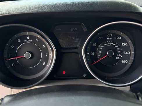 Used 2014 Hyundai Elantra SE FWD image 23