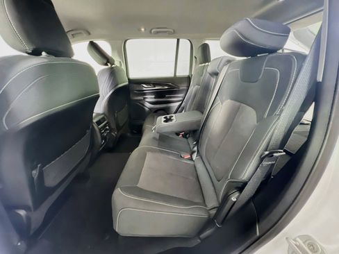 Used 2023 Jeep Grand Cherokee Laredo RWD image 22