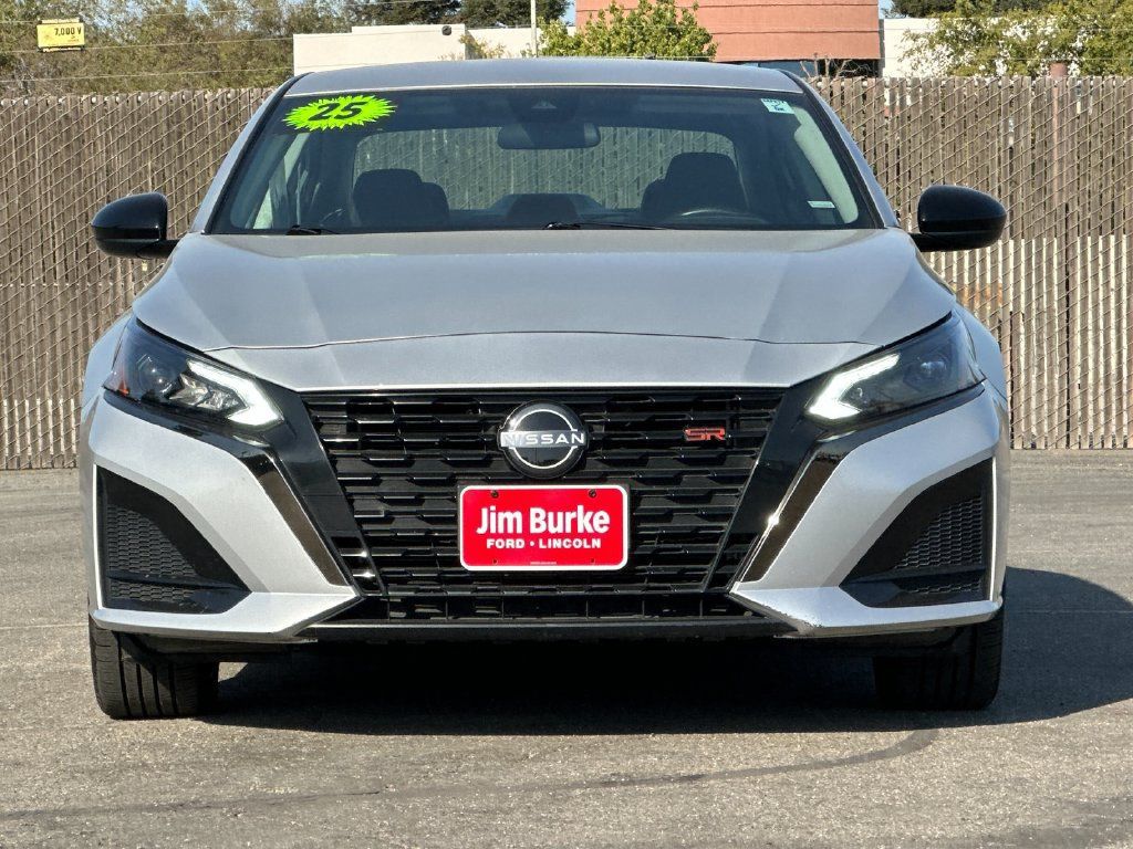 Used 2025 Nissan Altima 2.5 SR FWD image 8