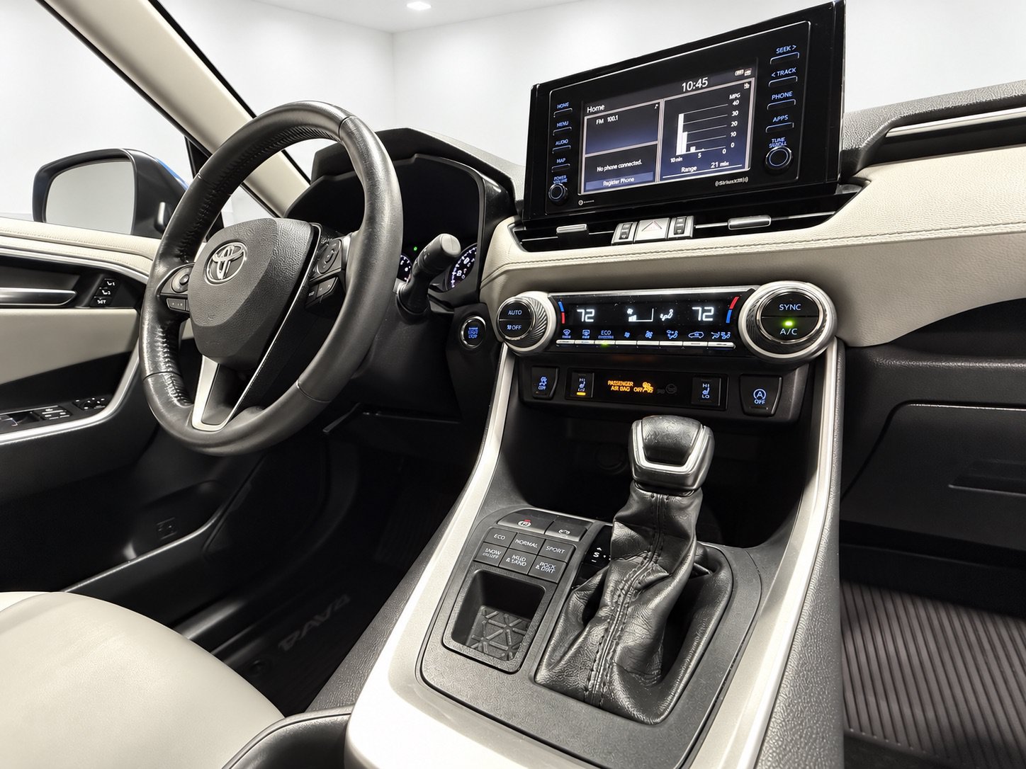 Used 2020 Toyota RAV4 XLE Premium AWD/4WD image 30
