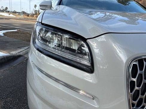 Certified 2022 Lincoln Nautilus Reserve w/ Equipment Group 201A image 9