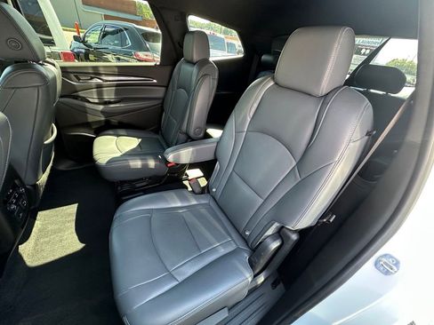 Used 2022 Buick Enclave Premium image 19
